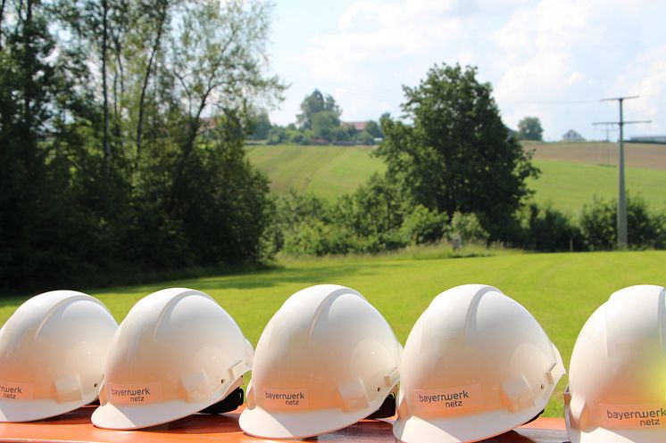 Bayernwerk-Netz-Spatenstich-Helme-Hauzenberg-Untergriesbach_07062023