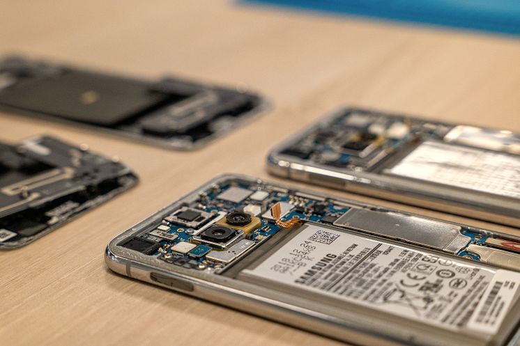 Rekonditioneringsprocessen_inuti-telefoner_refurbed.jpg
