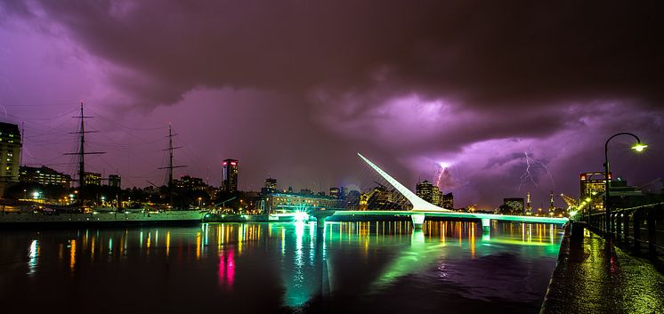 Buenos Aires Puente de la mujer