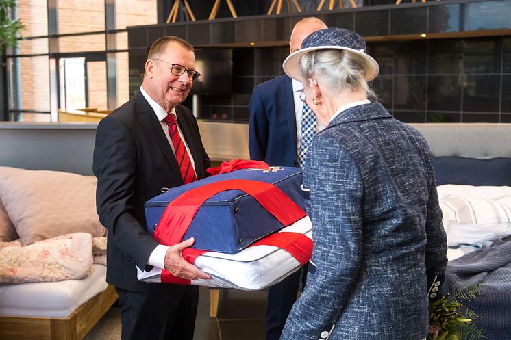 Hoher Besuch: Dänische Königin Margrethe II. besucht die Deutschlandzentrale von DÄNISCHES BETTENLAGER/JYSK in Handewitt