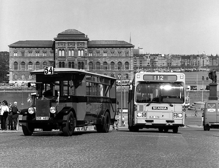 1976 Scania-Vabis 8406 von 1928 und ein Scania CR112