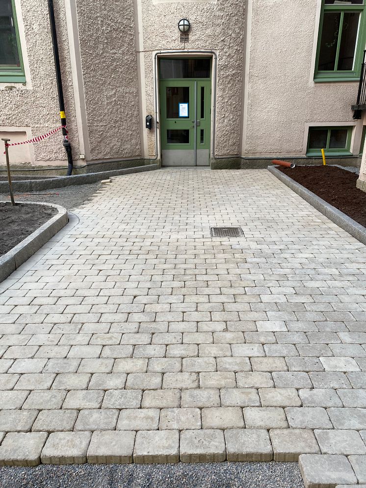 Innergård marksten.JPG