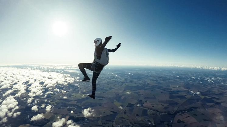 Areco-WoMan the Skydiver - We do things differently