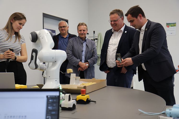 „Moin Veroza“ – „Vechtaer Roboter zum Anfassen“ | RoboLab der Universität Vechta schließt nach erfolgreicher Projektlaufzeit