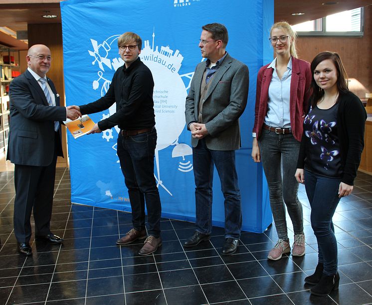 Studentische Forschungsgruppe sO2lutions übergab 1. Umweltbericht der Technischen Hochschule Wildau