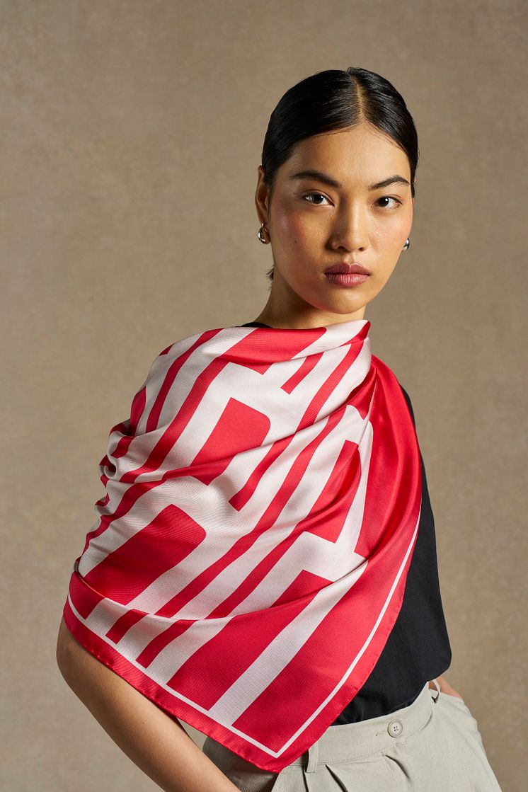 RR_Collection_CB_Scarf_190225_03.jpg