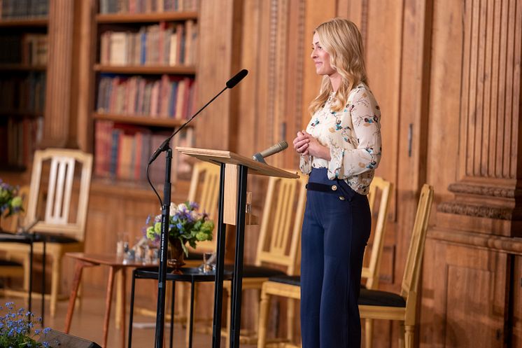 Kim Waller, generalsekreterare på Prinsparets Stiftelse, talar vid World Dyslexia Assembly Stockholm