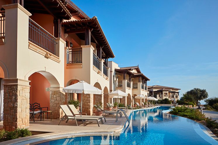 pool-swim-up-rooms-tui-sensatori-atlantica-aphrodite-hills-cyprus