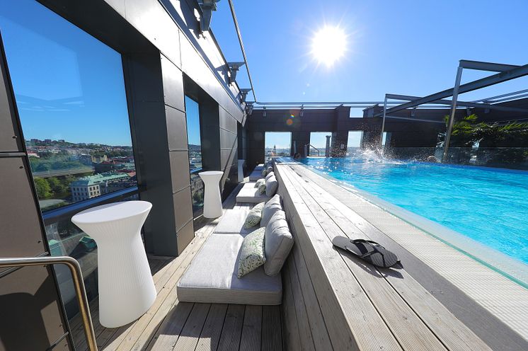 ClarionHotelPost_Rooftoppool_9