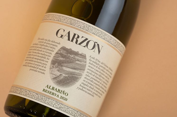 BodegaGarzon_Albarino_Closeup.jpg