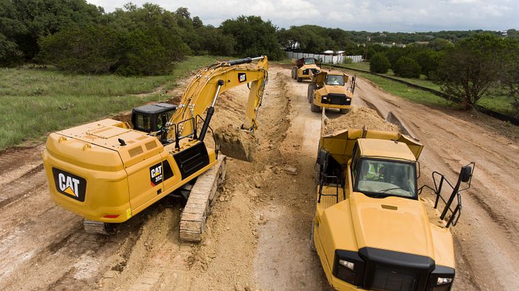 Cat 352 grävmaskin lastar dumper.jpg