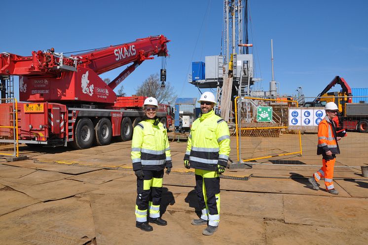 Genåbningen af Rødby 2 brønden ved Næsbæk er afsluttet sikkert og med stor tilfredshed. Her Exploration Manager, Charlotte Laurentzius og Wells Manager, Aymen Abouardini - begge fra CarbonCuts og ansvarlige for operationen. 