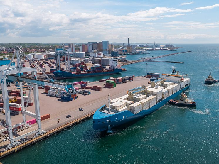Containerfartyg i Västhamnen