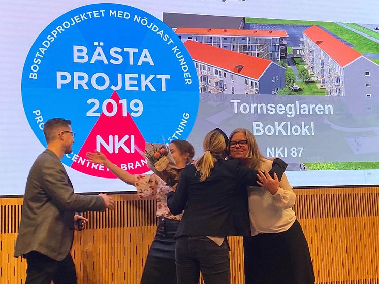 Juvall Jungman och Maria Forssell från BoKlok tar emot priset för "bästa projekt" vid Prognoscentrets NKI-seminarium 2020. 