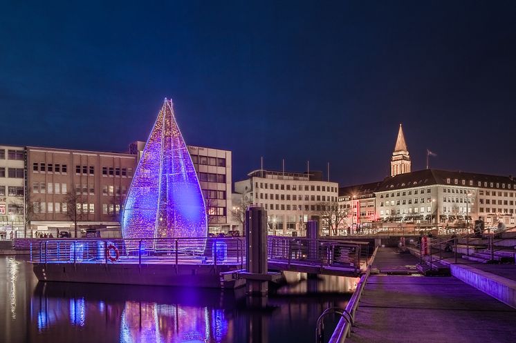 starke Beleuchtung mitten im Herzen der Innenstadt - Bootshafen Kiel