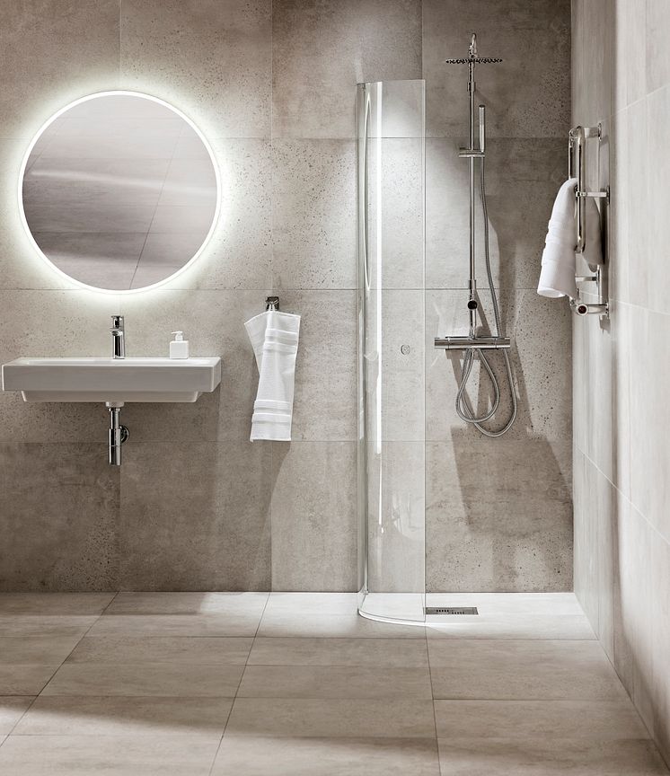 Lusso Xtra  duschvägg tillsammans med Bliss spegel