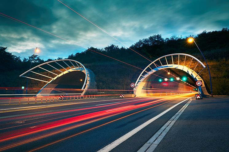 Ökat skydd och bättre trafiksäkerhet med Stos nya tunnelbeläggning.