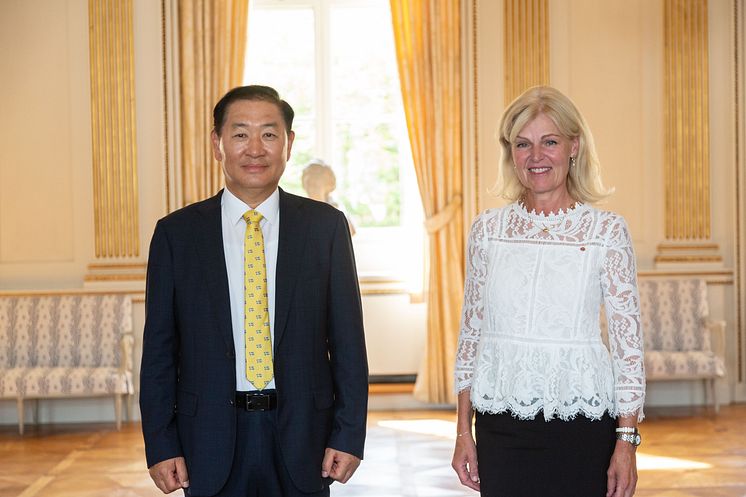 Jong-hee Han with Anna Hallberg