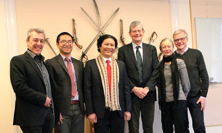Vietnamesiska delegationen med svenska kollegor. Foto: Emelie Johnsson