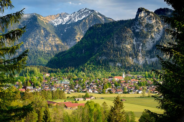 Oberammergrau_Alpenlandschaft_um_Oberammergau.jpg
