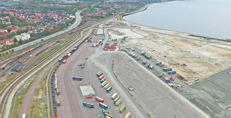 Intermodal terminal i Trelleborgs Hamn.JPG