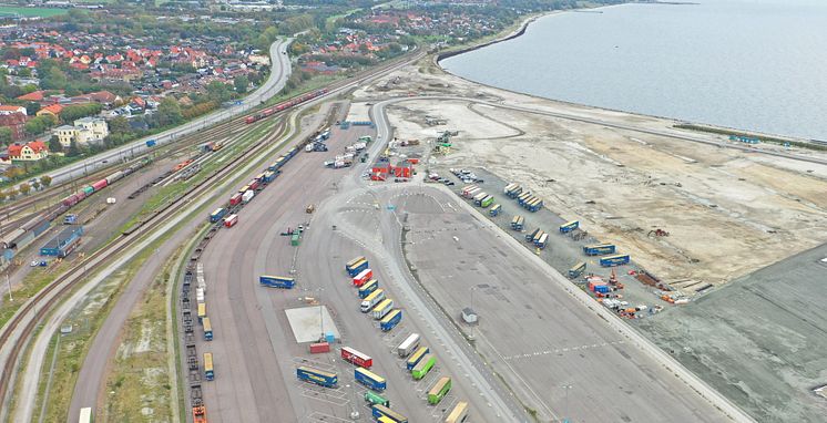 Intermodal terminal i Trelleborgs Hamn.JPG