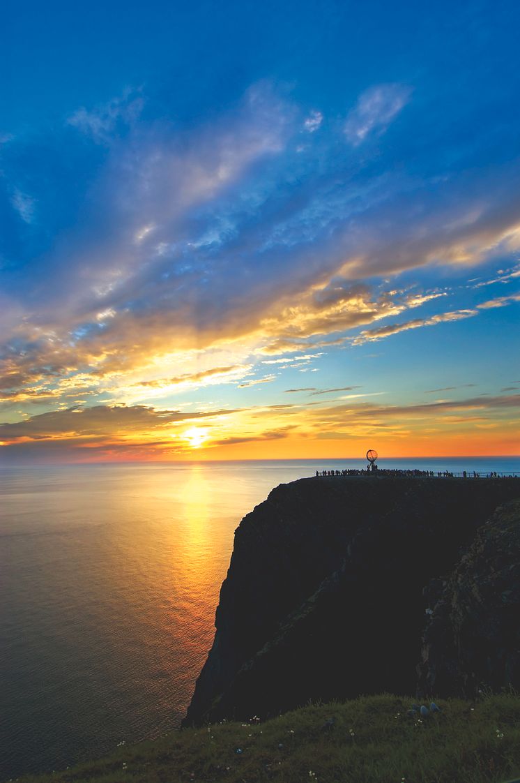 Midnight Sun at North Cape - Photo - Bjarne Riesto-riesto.no_www.nordnorge.com.jpg