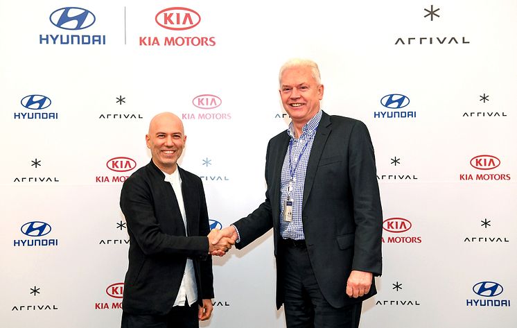 Hyundai and Kia Make Strategic Investment in Arrival_signing ceremony 1 (1)