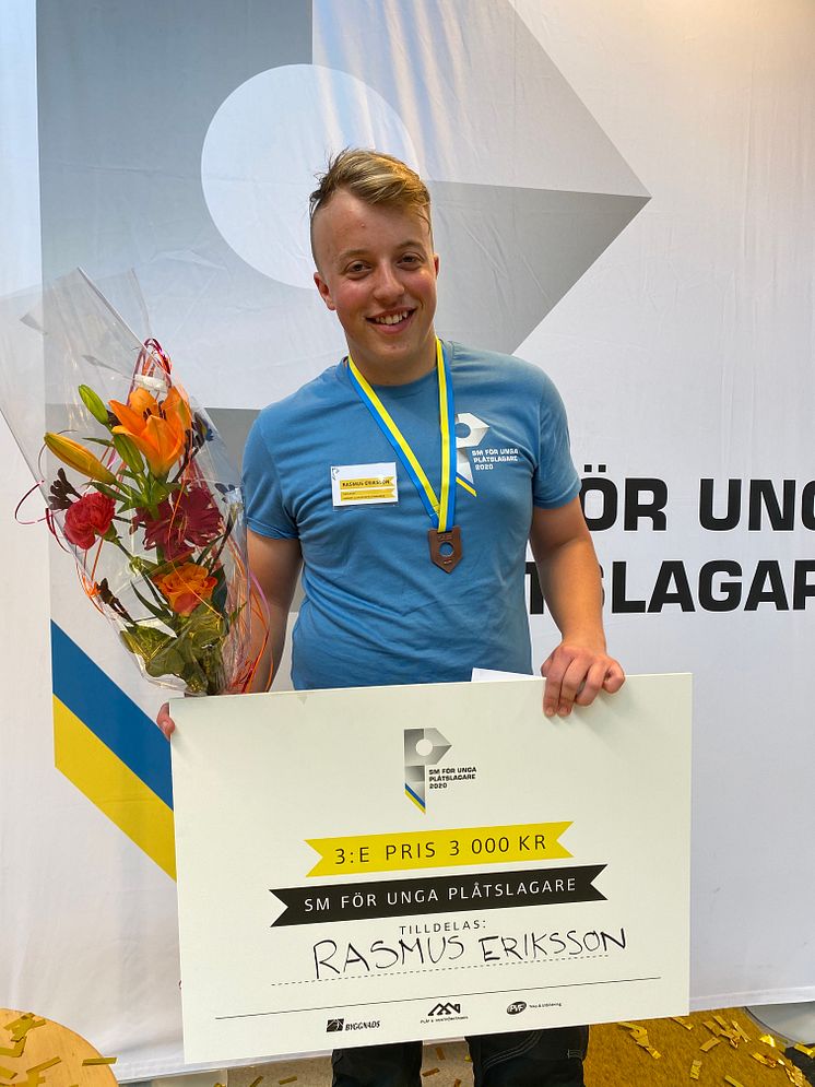 Rasmus Eriksson tog brons i SM för unga plåtslagare.