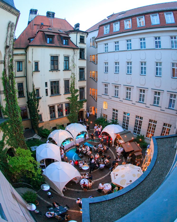 Fisheye Aufnahme – Blick in den geschmückten Hofgarten des Hotel Fürstenhof, Leipzig