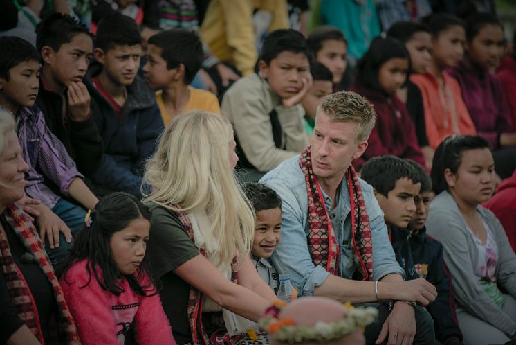 Nepal_Filip Berg och Penny i barnbyn Kavre