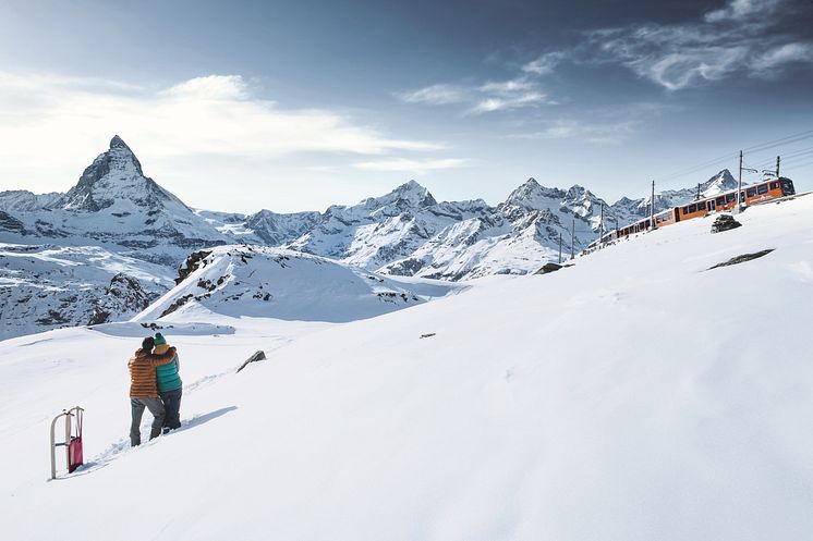 Schlitteln-Gornergrat-Paar-Winter ©Gornergrat Bahn