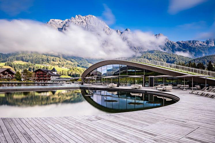 Wellness Terrasse mit Holz: „ATMOSPHERE by Krallerhof