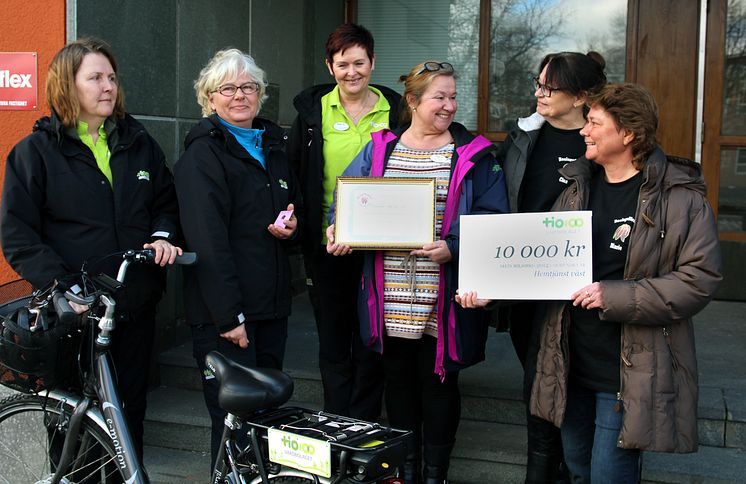 Cyklande hemtjänst skänker prispengar till välgörenhet