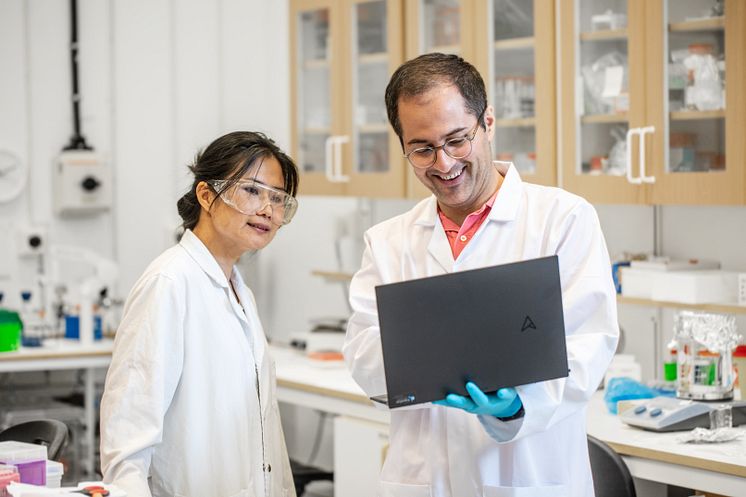 Labwork 2- From left: Thuy Tran, Motasam Majedy.jpg