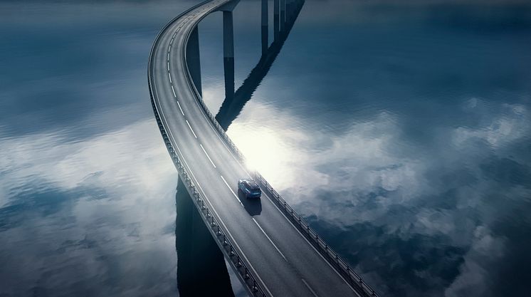 Rvl11-E3-Journey-FS-34ArGDroneShotIndigoBlueSemiDiam19RoulingPontMer-Norvege-Immat-16-9.jpg