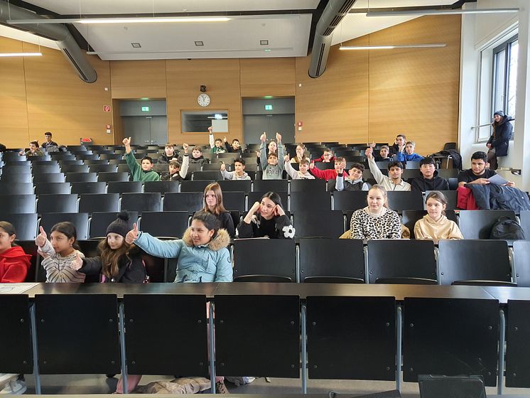 „Es war die beste Entscheidung“ | Studierende der Universität Vechta stärken durch gemeinsame Projekte Sprachkompetenzen bei GSO-Schüler*innen 