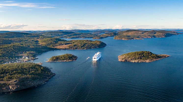 Silja Symphony utanför Bönhamn