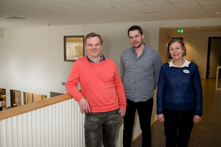 Fr.v. Rickard Björk, Lindab, Rikard Johansson, Hallgrens Plåt och Agneta Crusefalk, förskolechef på Västra Bråstorp.