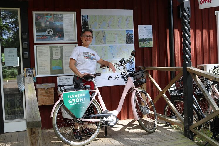 Rosa elcykel, här hos Norraryds camping 