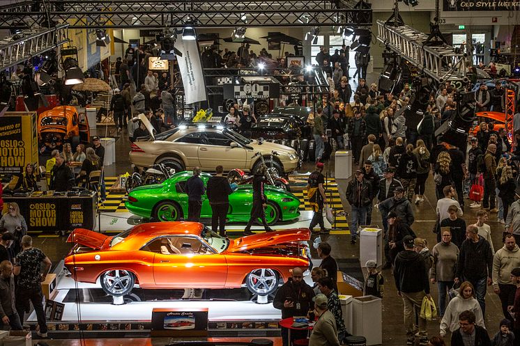 Utställning av bilar på Custm Motor Show.jpg