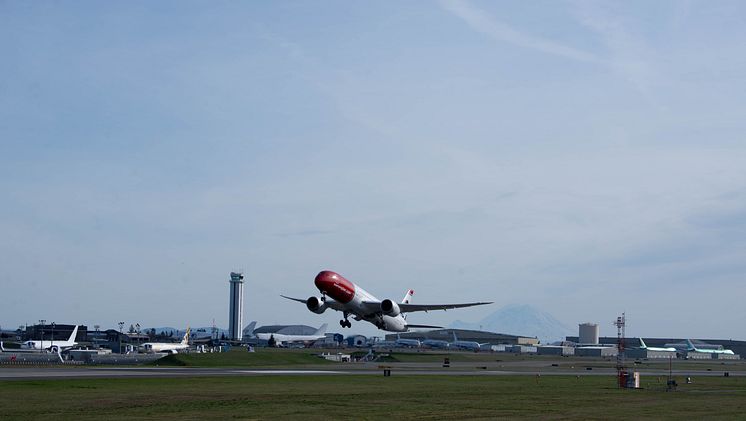 Dreamliner 787-9 EI-LNI "Greta Garbo" despegando de Seatlle.