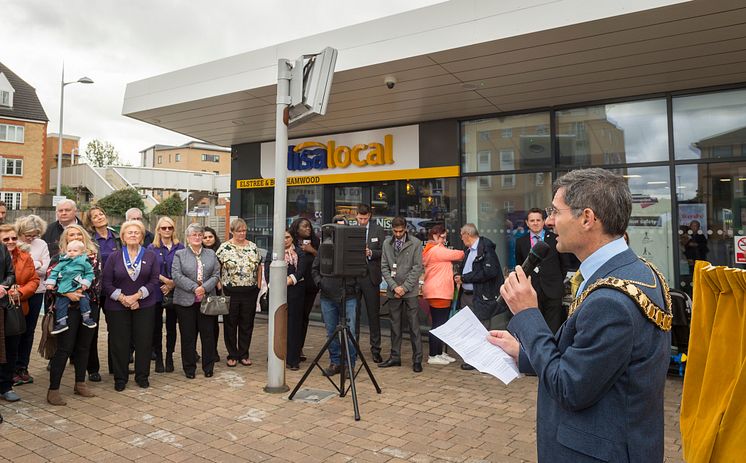 Town Mayor Cllr Simon Rubner speaking