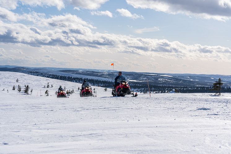 På snøscooter i villmarka