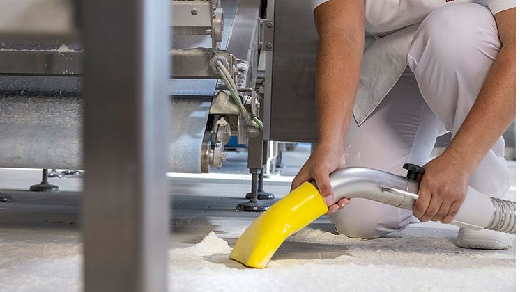 IVM_40_24-2_Food_industry_bakery_spot_cleaning_inline_cleaning_leakages_app_06_CI20-150_DPI