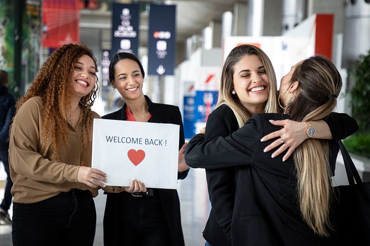 Friends reunion at airport