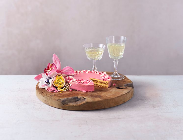 Almondy_RubyPassion_Miljo_Cake