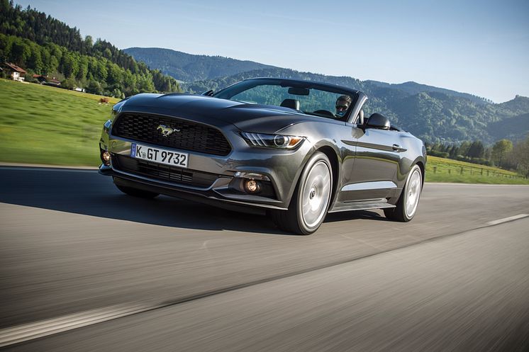 Ford Mustang cab front