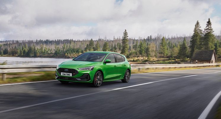 2021_FORD_FOCUS_ST_OUTDOOR_02