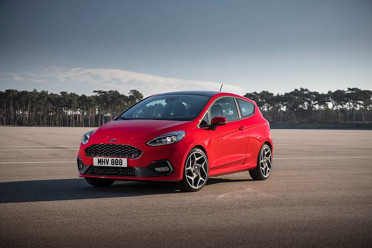 FORD_2018_FIESTA_ST_3door_05